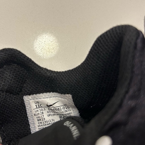 Nike Kids Giannis Immortality Black and White Sneakers, size 11C - Picture 4 of 5